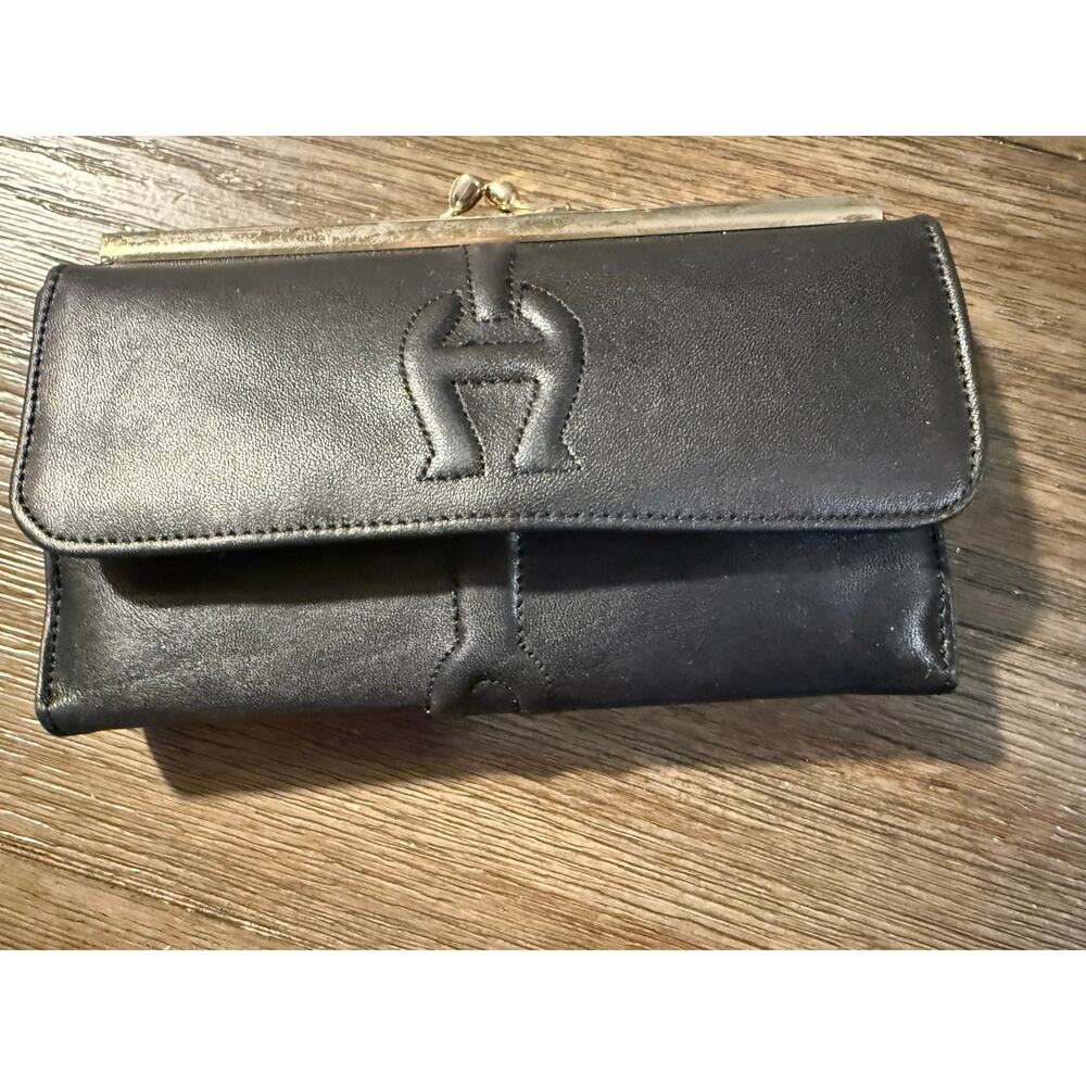 Etienne Aigner vintage black leather kiss lock wallet